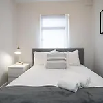 Cozy Townhouse, Walking Distance To Belfast City