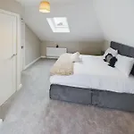 1 Bed Apartment In East Of City