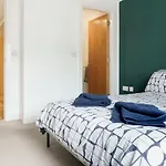 Stylish City Centre 2 Bedroom Apartment With Belfast Cityscape View