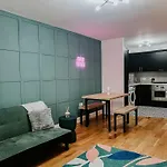 Whitehall Square Apartments- Queen\'S Quarters