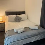 Modern - City Centre - 2Br Apt