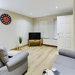 New! Modern 2Br House Just 10 Mins To City Centre