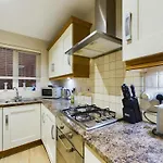 New! Modern 2Br House Just 10 Mins To City Centre