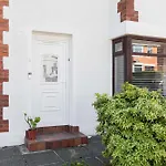 Home From Home - 3Bed Cavehill