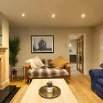 The Annadale - Luxury 3 Bd House - Gold Short Term Stays