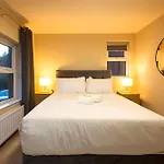 The Annadale - Luxury 3 Bd House - Gold Short Term Stays