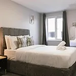 Chic 2-Bed, 2 Bath Apt In City Centre Sleeps 6, Free Secure Parking