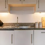 Chic 2-Bed, 2 Bath Apt In City Centre Sleeps 6, Free Secure Parking