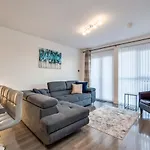 Central Comfort Apt 2 Bed And Balcony