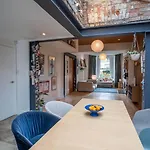 Spacious 4Br Victorian Property W/ Outdoor Terrace