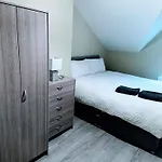 Modern House In Belfast, Street Parking, Sleeps 8