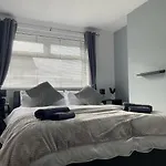 Central 3Br Apartment Spacious, Modern, Cozy