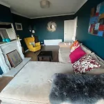 Bellevue Bungalow - Comfortable Home With Amazing Views