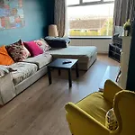 Bellevue Bungalow - Comfortable Home With Amazing Views