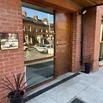 Nitb Certified Spacious Top Floor Apartment City Bound