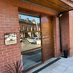 4 Stars 2 Bed Newly Renovated City Apartment With Free Parking