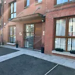 4 Stars 2 Bed Newly Renovated City Apartment With Free Parking