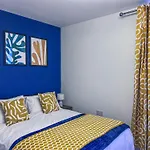 Central Flat 4 Bedroom, 2 Bathroom, 2X Parking - Staybynumbers