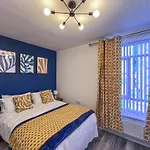 Central Flat 4 Bedroom, 2 Bathroom, 2X Parking - Staybynumbers