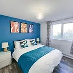 Central Flat 4 Bedroom, 2 Bathroom, 2X Parking - Staybynumbers