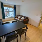 Cosy One Bedroom Apartment With Secure Parking
