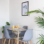 Bright & Stylish, Sleeps 6, City Centre