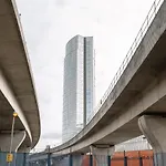 Titanic And City Views I Ultra Luxury City Parking I Long Stay