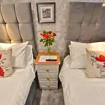 Oyo Parador Lodge