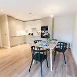 5 Star Brand New City Centre Apartment