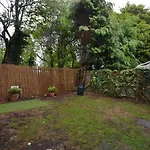 Bright Stylish 2 Bedroom Garden Apartment South Belfast Close To Everything