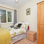 Bright Stylish 2 Bedroom Garden Apartment South Belfast Close To Everything