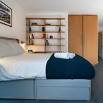 Stunning 2Br Penthouse Loft In Cathedral Quarter