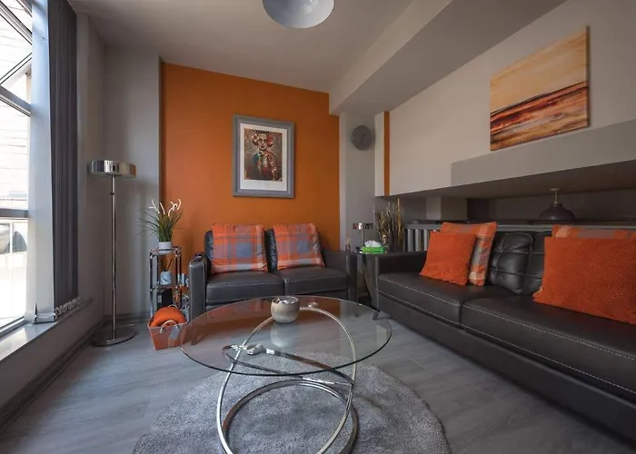 Belfast City Centre Penthouse With Parking And Balcony