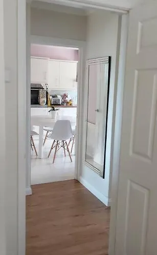 Bellevue Bungalow - Comfortable Home With Amazing Views
