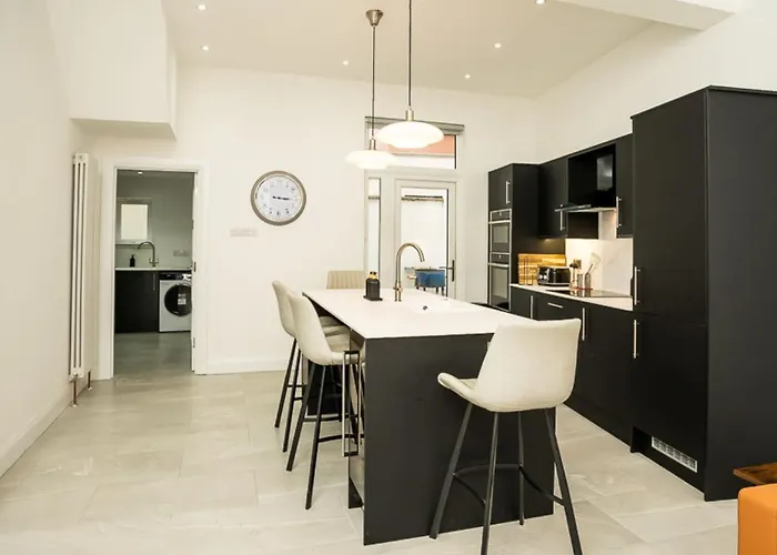 Luxury Central 4 Bdr House By Belfast City Breaks