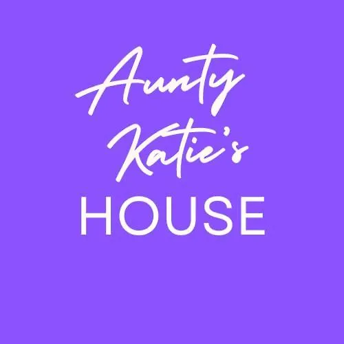 Aunty Katie\'S House, Ni Tourist Board Certified & Located On The Main Oldpark Road To Belfast, With Free Continental Breakfast & Free Ultra Fast Sky Internet, Free Sky Sports & Free Sky Cinema, Self-Check In After 10Pm Gmt