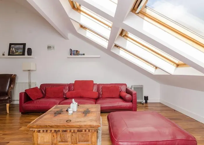 Nitb Certified Spacious Top Floor Apartment City Bound