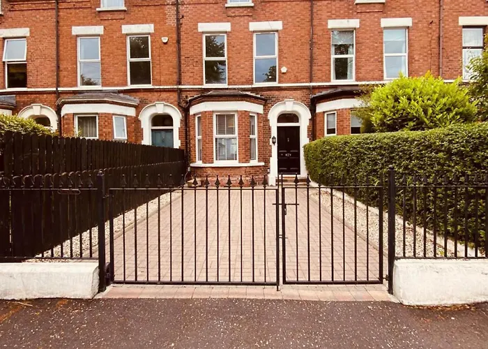 4Br Spacious Home- 5 Mins To City- Free Secure Parking