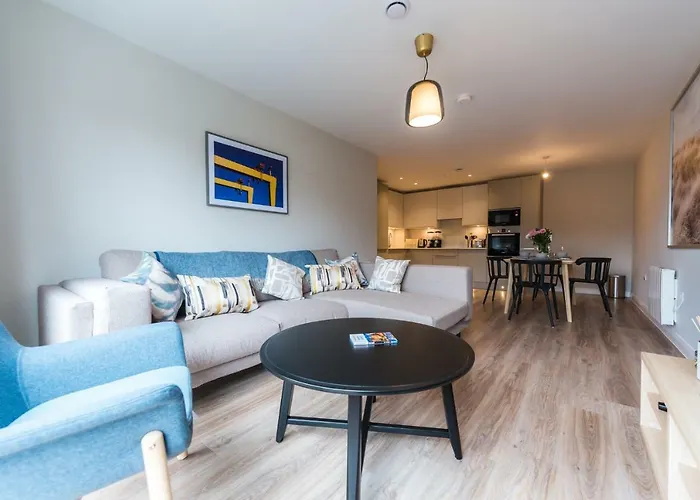 5 Star Brand New City Centre Apartment