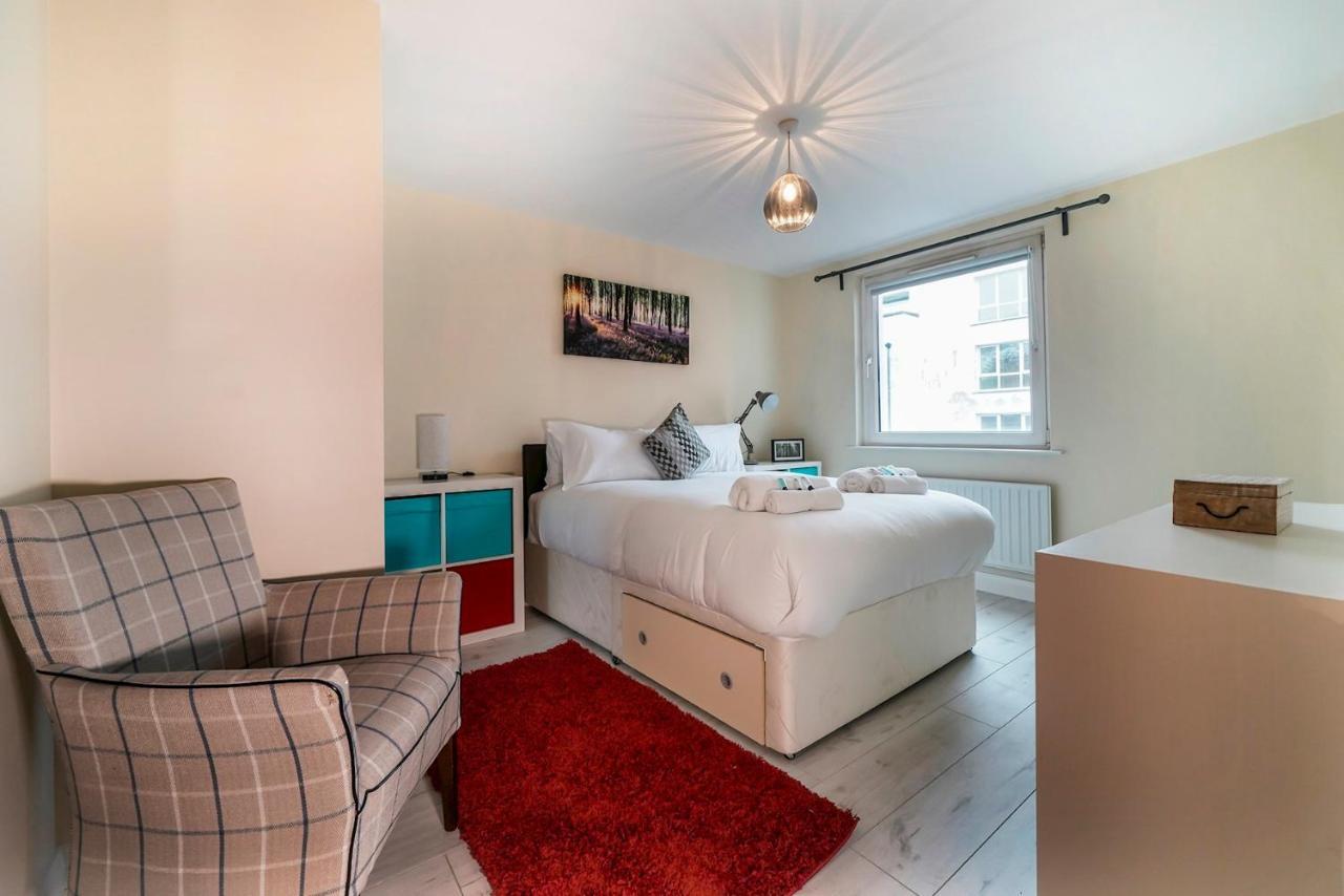 1 Bd In Historical W Close To Centre * Belfast