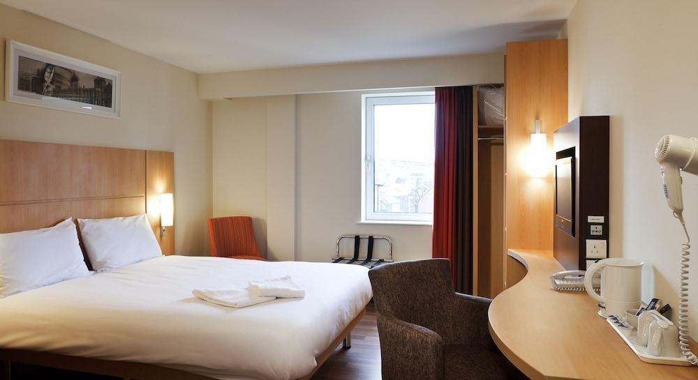 Ibis Queens Quarter Hotel