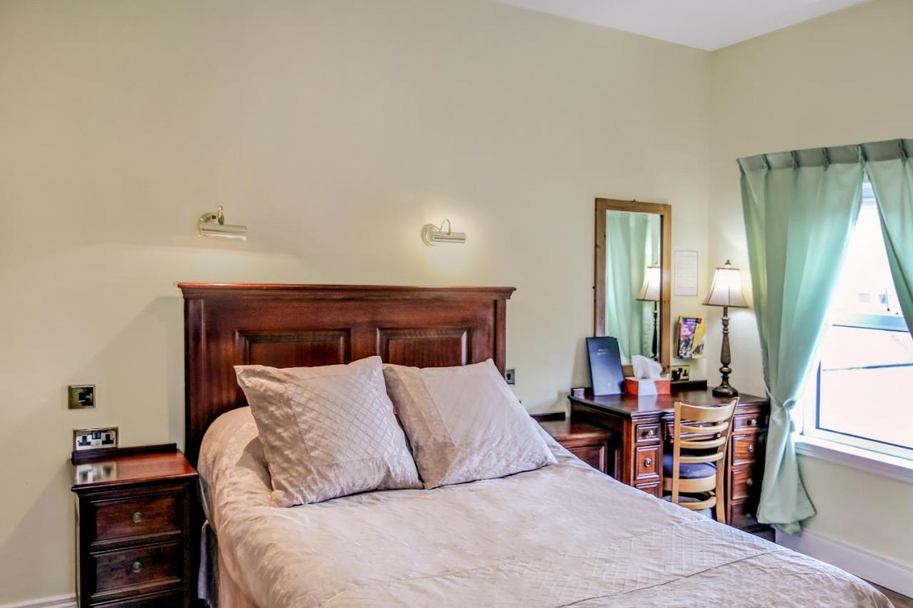 Avenue House 3*
