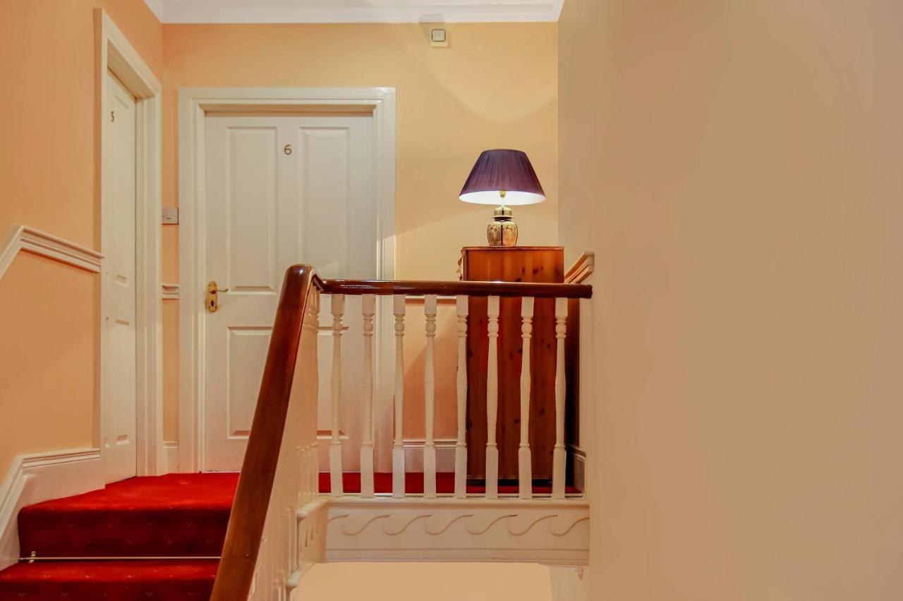 Avenue House 3*