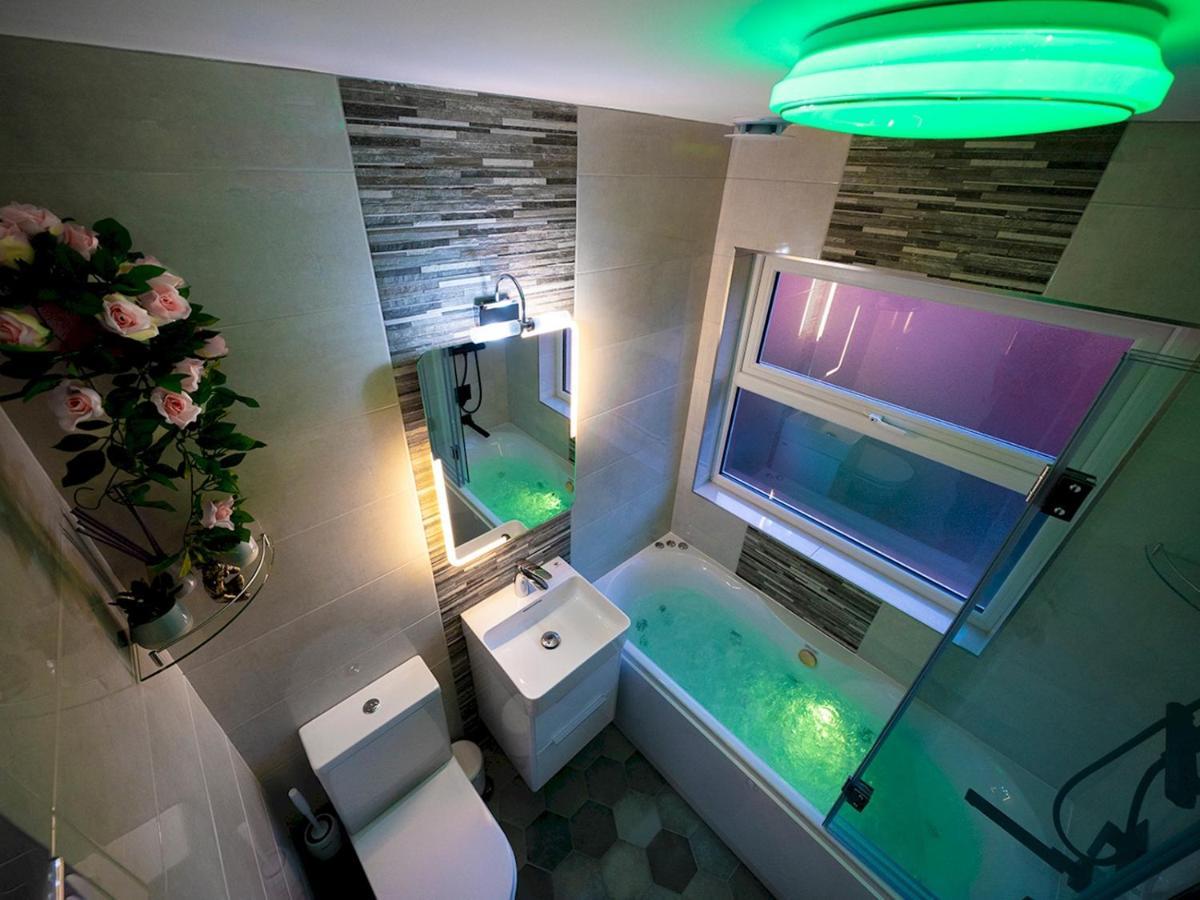 Apartment Pass The Keys - 2br Luxury With Jacuzzi Bath Belfast