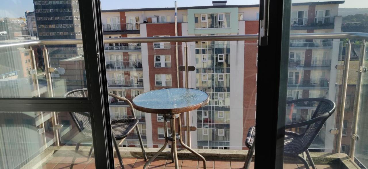 Apartment Modern 2 Bed With Balcony Belfast