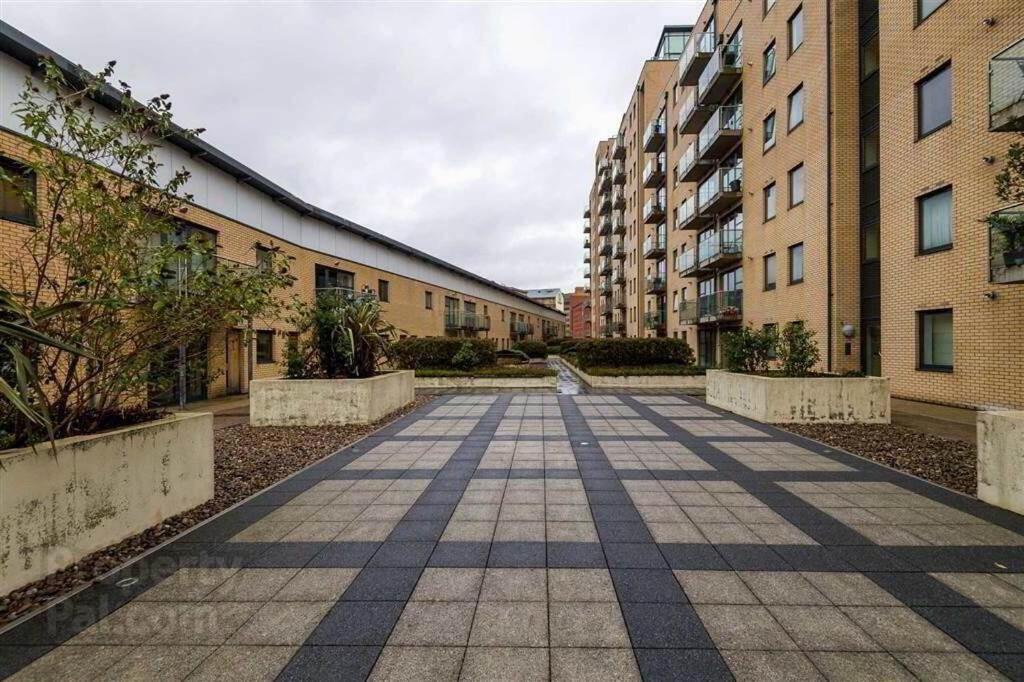 Apartment Modern 2 Bed With Balcony Belfast