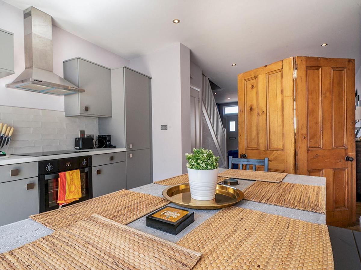 Pass The Keys Luxury 2bed 2bath Townhouse - Perfect For Winter Holiday home Belfast