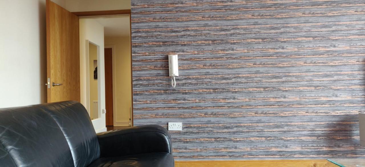 Modern 2 Bed With Balcony * Belfast