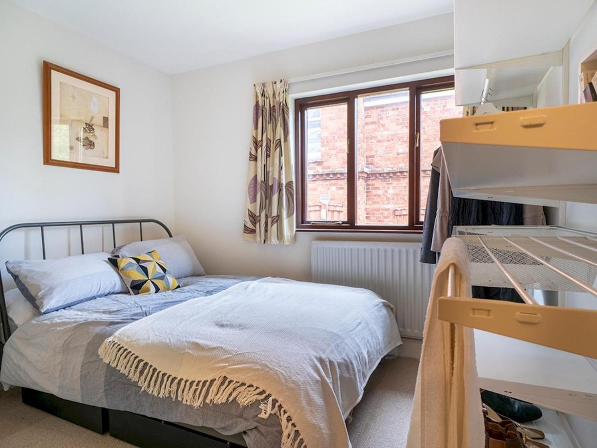 Pass The Keys Stunning 3 Bedroom Leafy South With Lots Nearby *