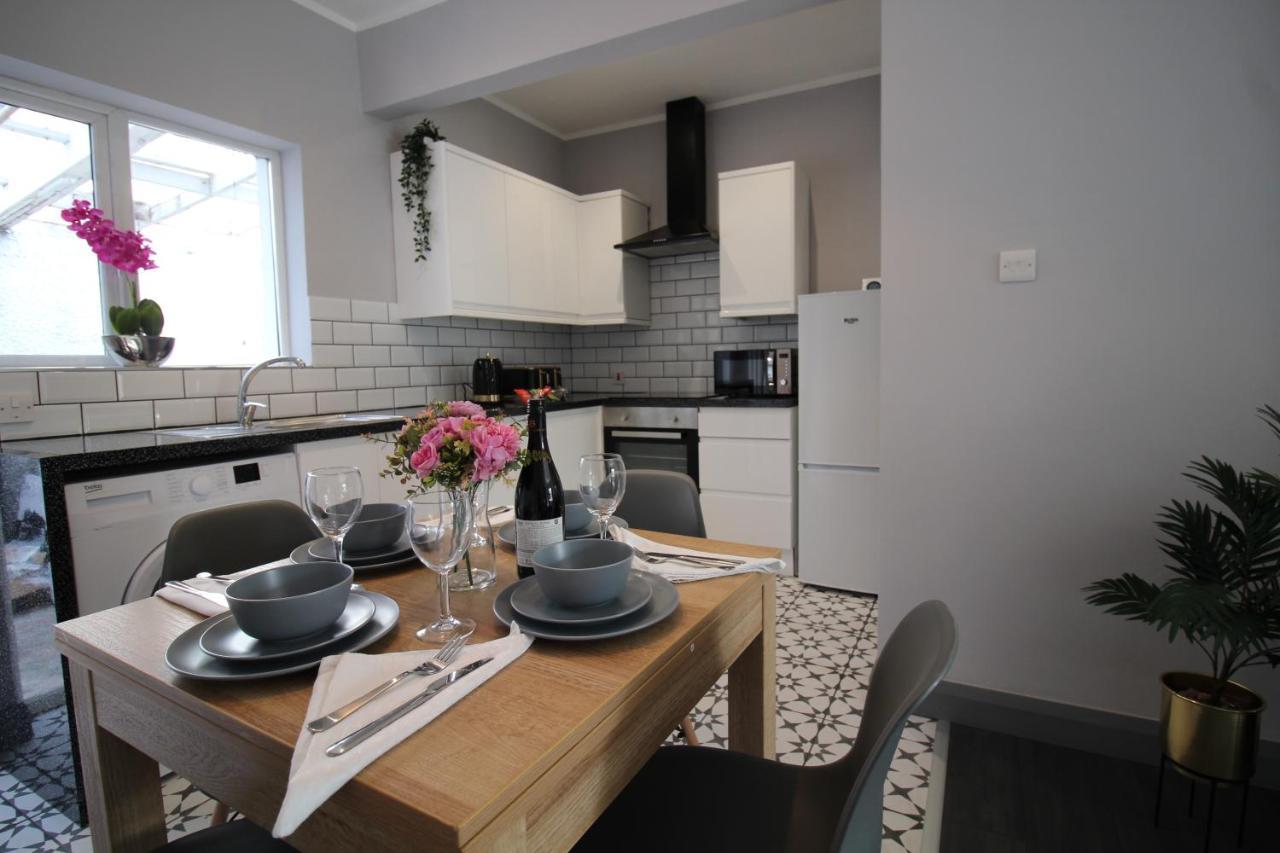 Apartment Anjore House - Modern House In